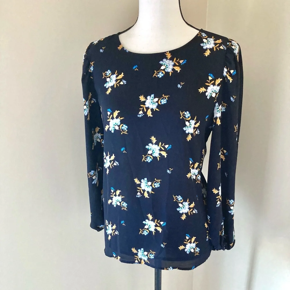 LOFT Vine Puff Sleeve Blouse in Navy/Floral Print Size M